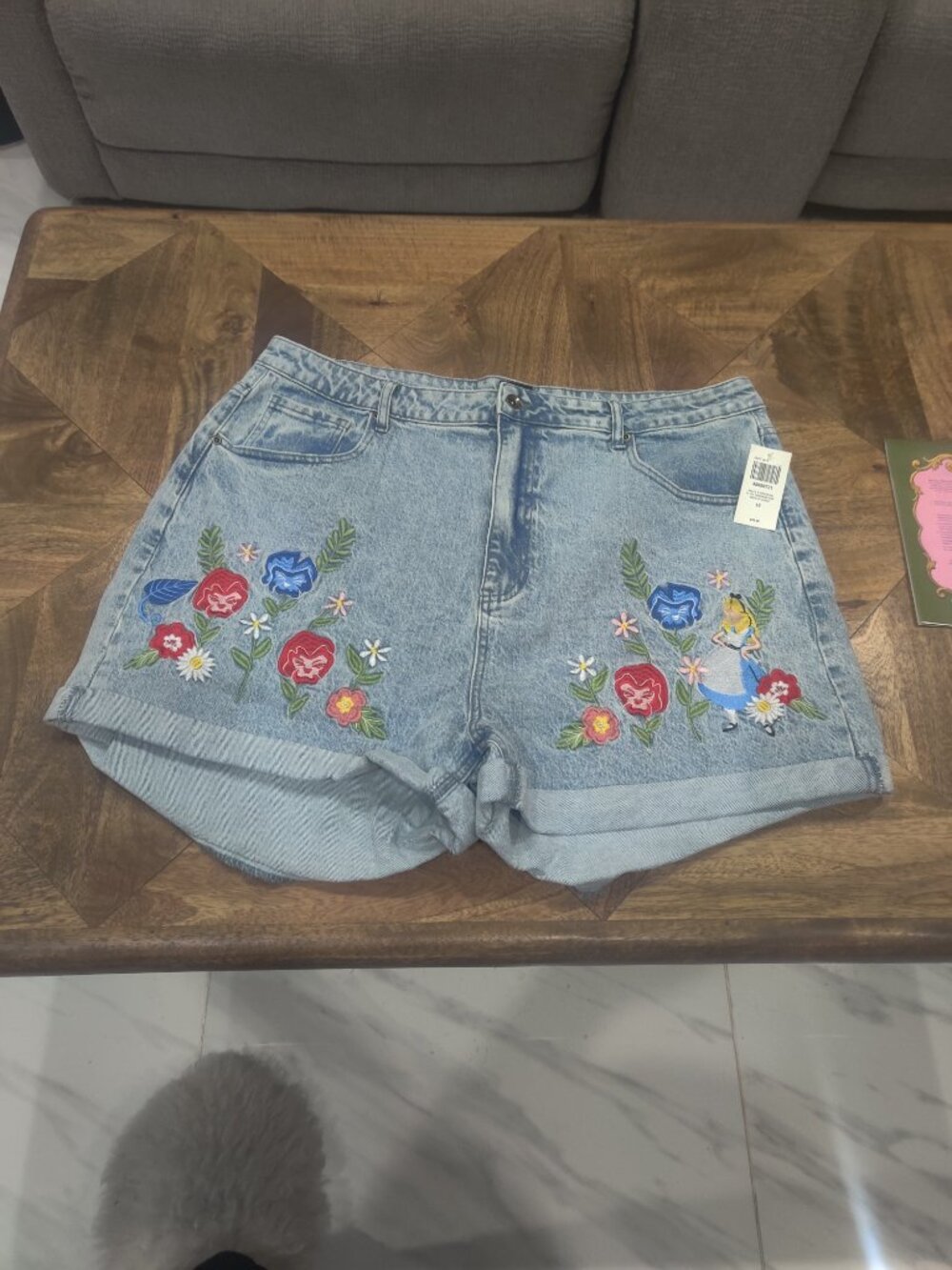 Her Universe Alice in Wonderland shorts size 18 New